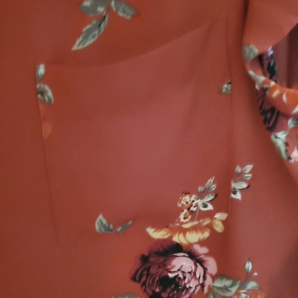 Short Sleeve Floral Blouse - Picture 4 of 8